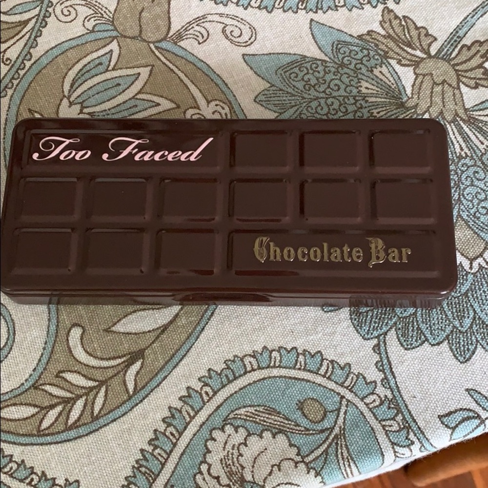 Too faced eye shadow - Picture 3 of 3